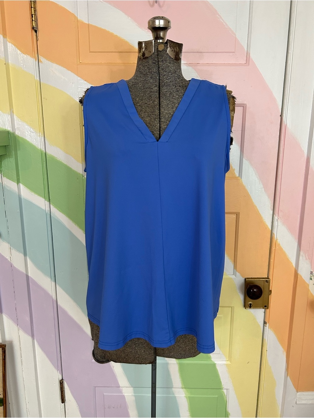 Lulu-B Women’s Royal Blue V-Neck Tank Top Size M Sleeveless Travel Casual 👽💚